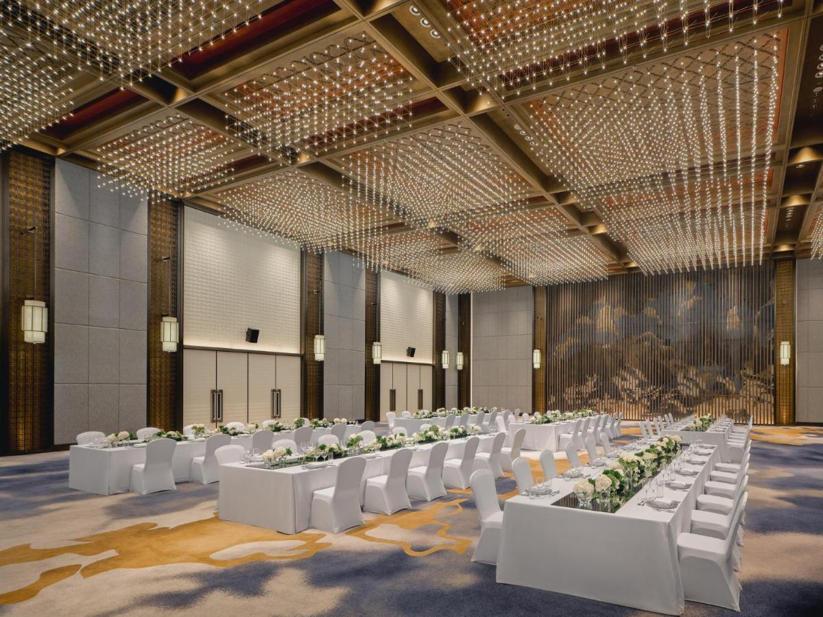 Hualuxe Kunshan Huaqiao By Ihg - F1 Racing Preferred Hotel Kültér fotó