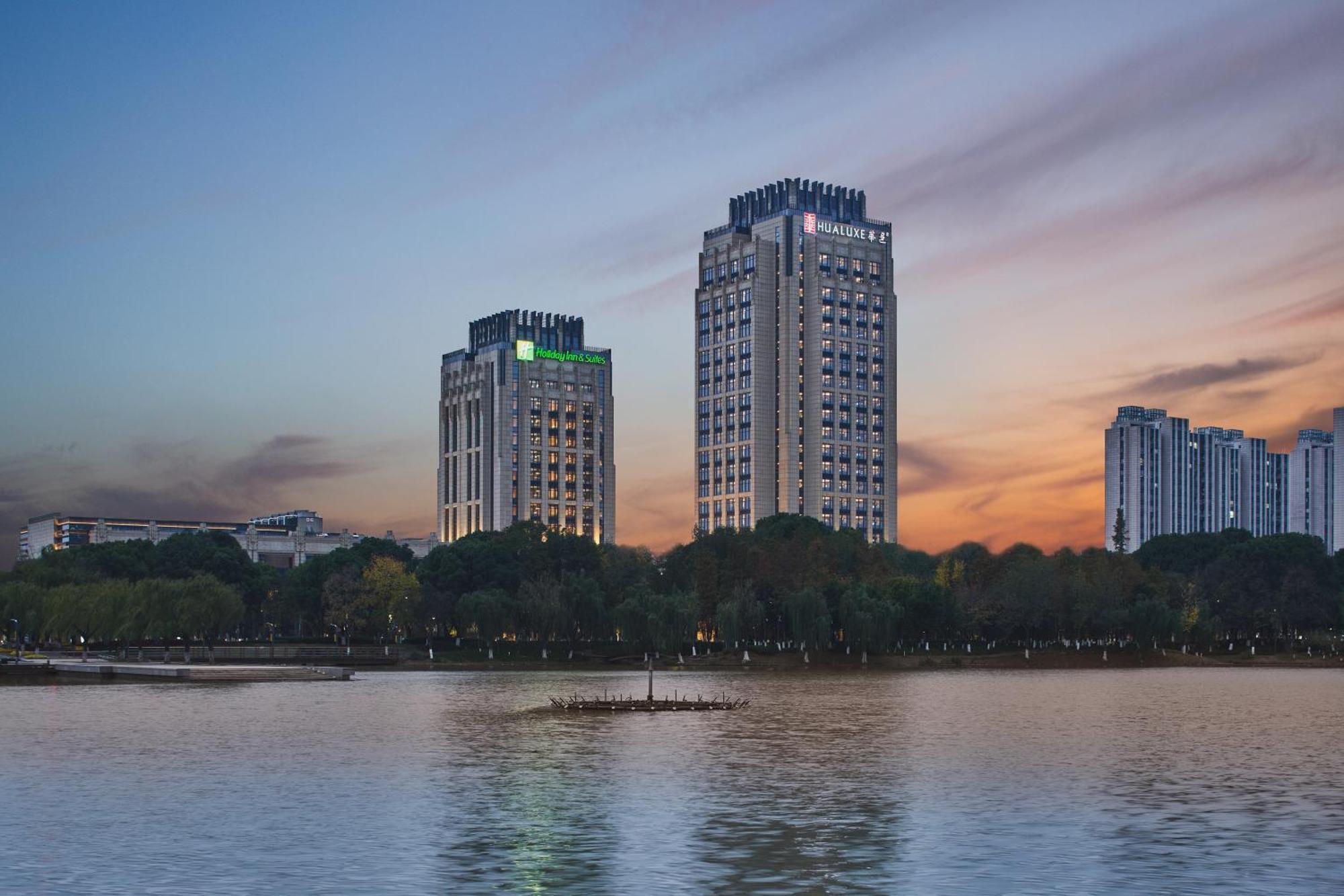 Hualuxe Kunshan Huaqiao By Ihg - F1 Racing Preferred Hotel Kültér fotó